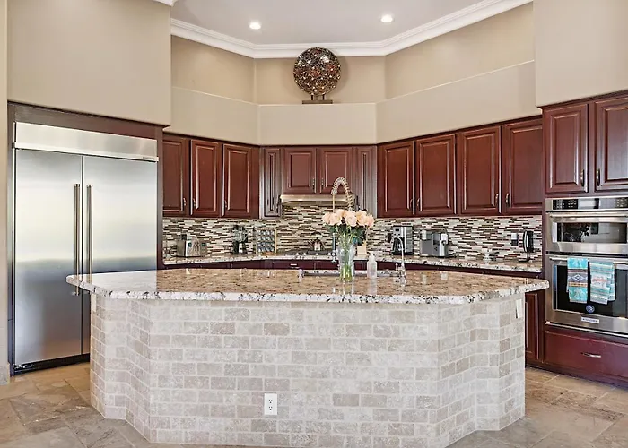 Pinnacle Peak Estate