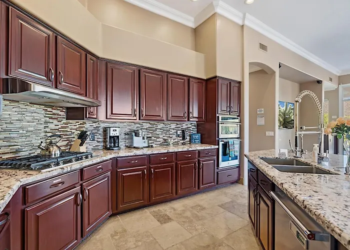 Pinnacle Peak Estate *